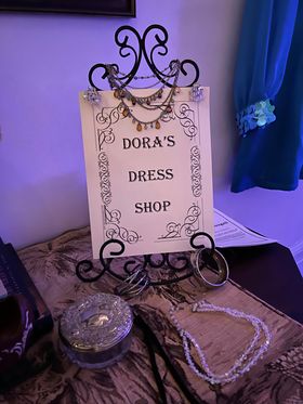 A Speakeasy Murder – Dora's Dress Shop 
											– Onno Hautzager